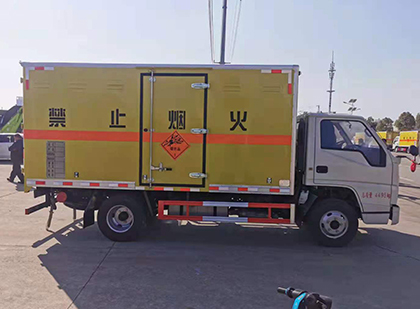攸县爆破器材运输车技术升级与安全合规新趋势